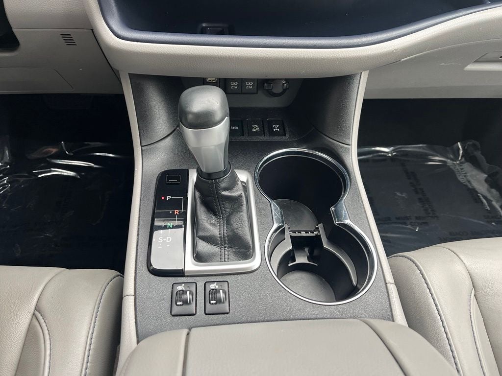 2018 Toyota Highlander XLE AWD | Nav | Sunroof | BLIS | Power Liftgate
