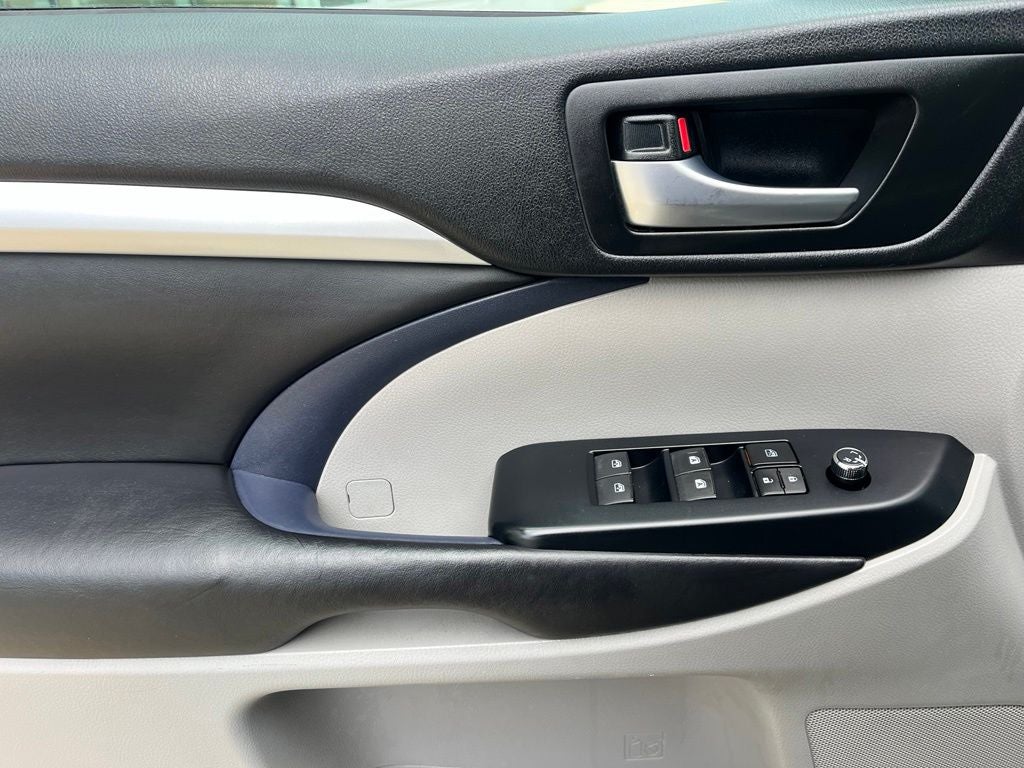 2018 Toyota Highlander XLE AWD | Nav | Sunroof | BLIS | Power Liftgate