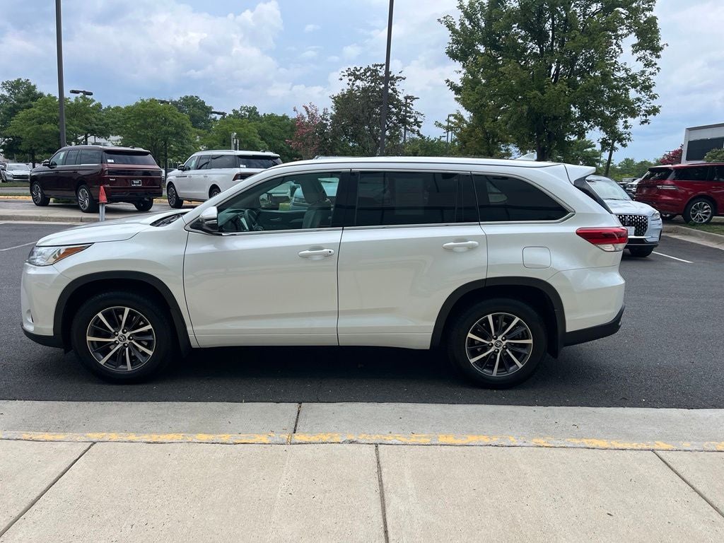 2018 Toyota Highlander XLE AWD | Nav | Sunroof | BLIS | Power Liftgate