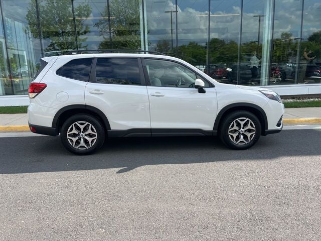 2022 Subaru Forester Premium | Pano Moonroof | Heated Front Seats | Adaptive Cr