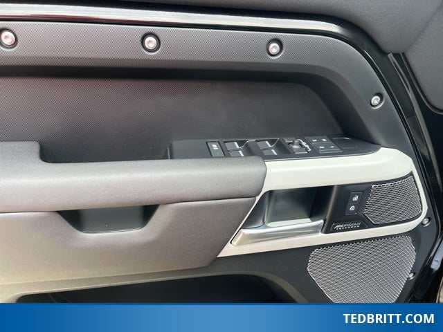 2024 Land Rover Defender 110 SE 500PS 4WD