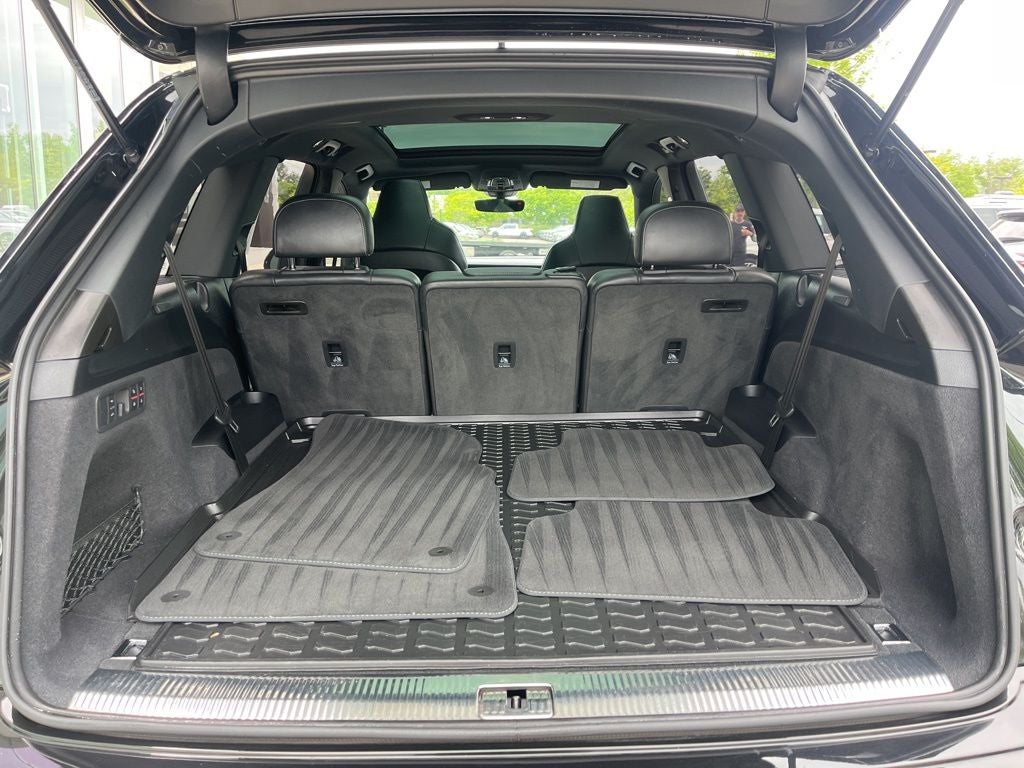 2023 Audi SQ7 Prestige quattro | Pano Moonroof | Prestige Pack | Black Op