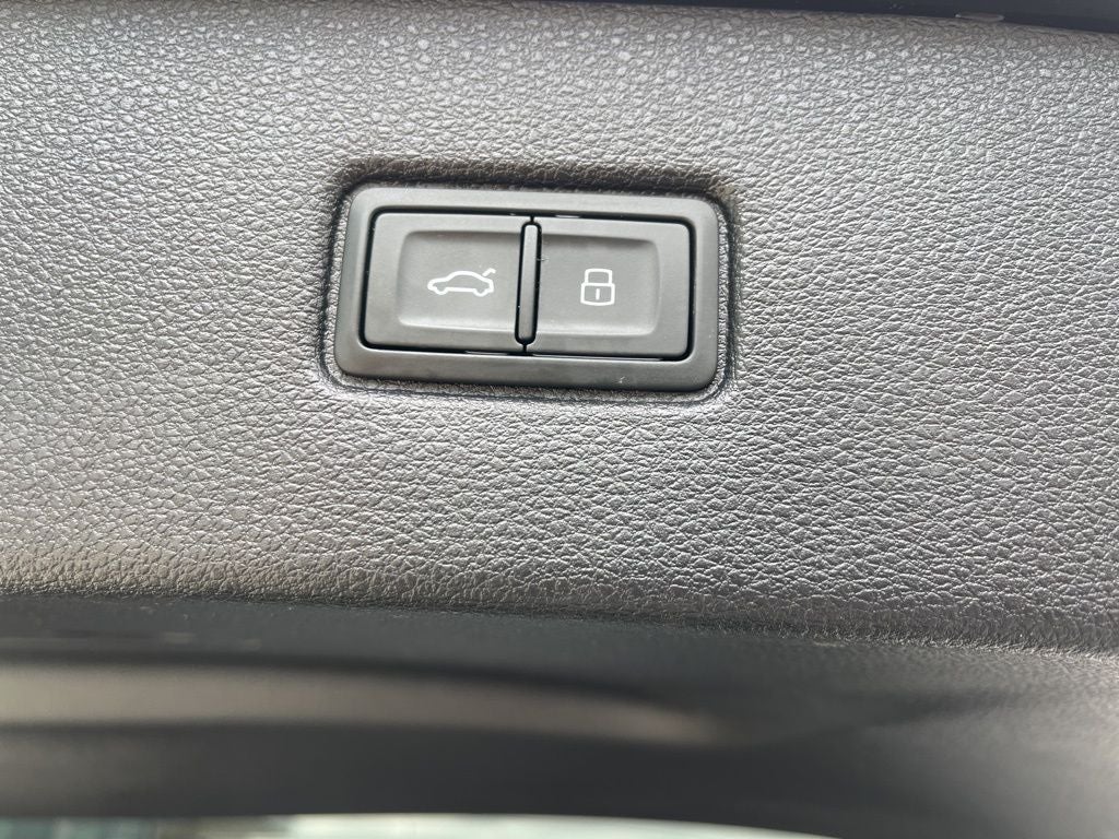 2023 Audi SQ7 Prestige quattro | Pano Moonroof | Prestige Pack | Black Op