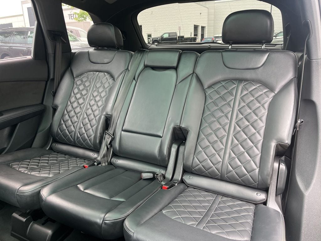 2023 Audi SQ7 Prestige quattro | Pano Moonroof | Prestige Pack | Black Op