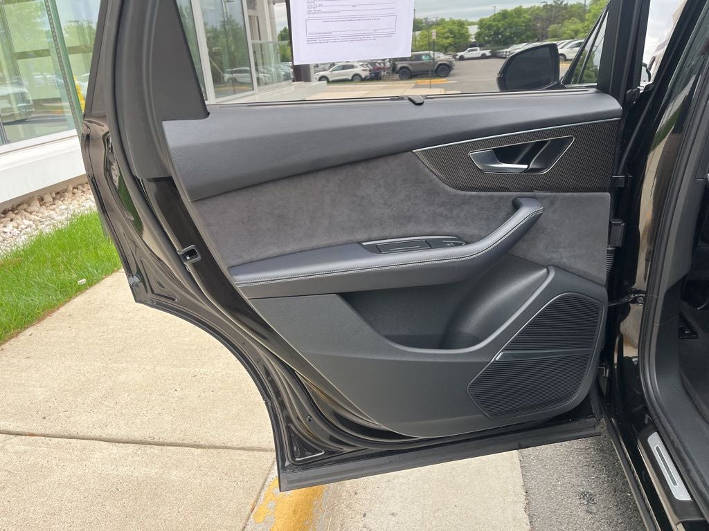 2023 Audi SQ7 Prestige quattro | Pano Moonroof | Prestige Pack | Black Op