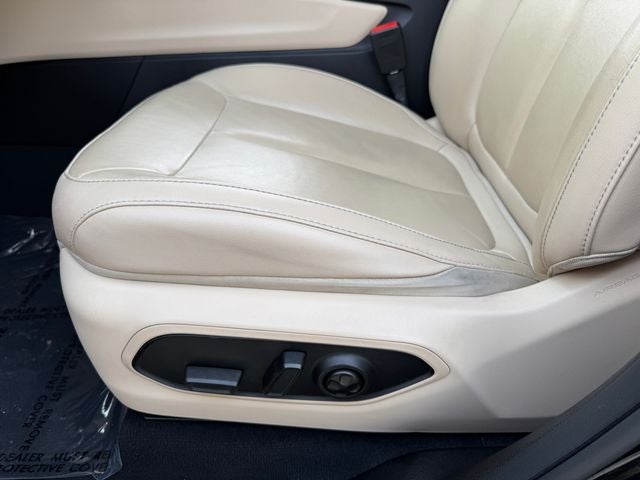 2023 Jeep Grand Cherokee L Limited | Pano Sunroof | Heated Seats | Wireless CarPlay