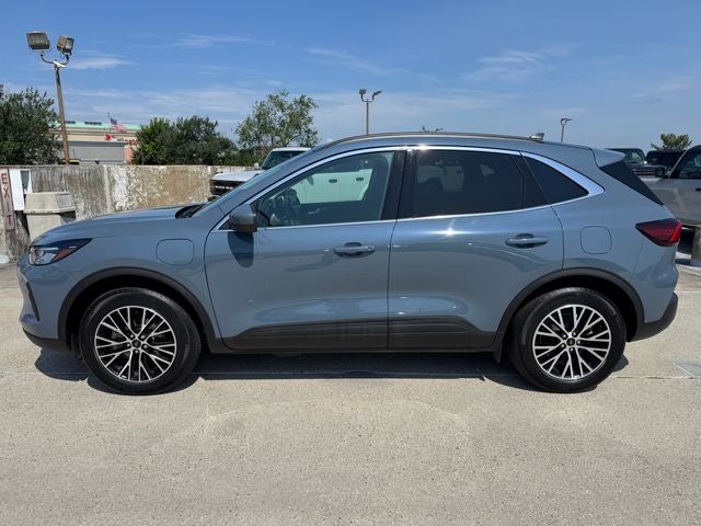 2025 Ford Escape Plug-In Hybrid Base | Pano Sunroof | Remote Start | Heated Seats