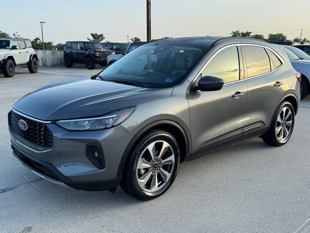 2025 Ford Escape Hybrid Platinum | Heated Seats | Apple CarPlay | Remote Start