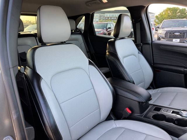 2025 Ford Escape Hybrid Platinum | Heated Seats | Apple CarPlay | Remote Start