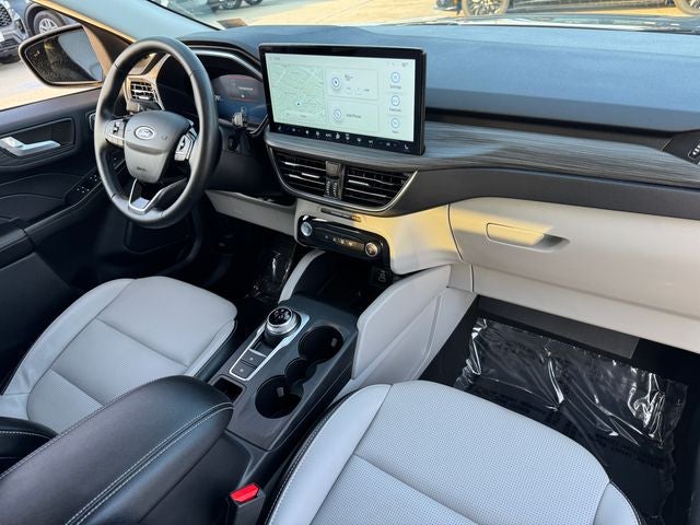 2025 Ford Escape Hybrid Platinum | Heated Seats | Apple CarPlay | Remote Start