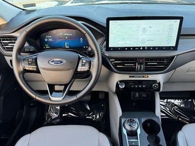 2025 Ford Escape Hybrid Platinum | Heated Seats | Apple CarPlay | Remote Start