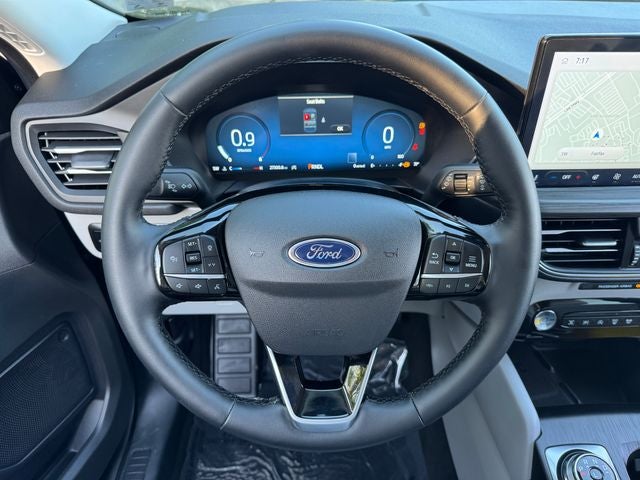 2024 Ford Escape Platinum | Pano Roof | Class II Tow Pkg. | AWD