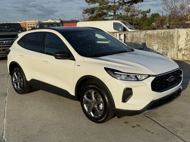 2026 Ford Escape ST-Line | Pano Sunroof | Tech Pkg | Remote Start