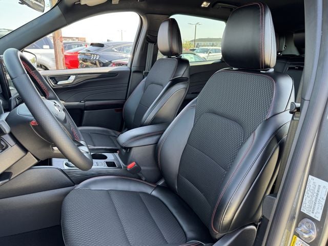 2025 Ford Escape ST-Line | Tech Pkg. | Cold Weather Pkg. | AWD