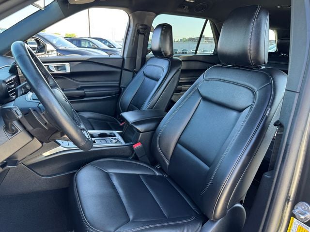 2020 Ford Explorer XLT | 4WD | Nav | 2nd Row Bench