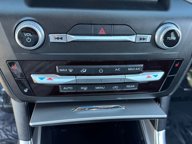 2020 Ford Explorer XLT | 4WD | Nav | 2nd Row Bench