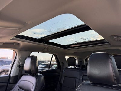 2023 Ford Explorer Limited | Pano Roof | Tow Pkg. | CarPlay | 4WD