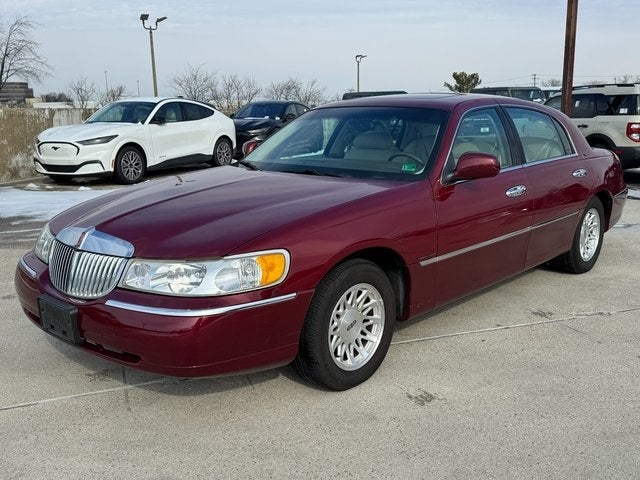 1999 Lincoln Town Car Signature | Low Miles | One-Owner