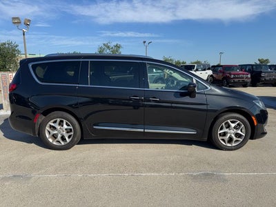 2017 Chrysler Pacifica Touring L Plus