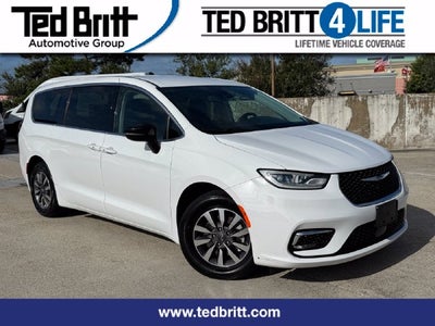 2024 Chrysler Pacifica Hybrid Select | 2nd Row Buckets | 3rd Row Stow and Go