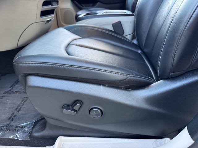 2024 Chrysler Pacifica Hybrid Select | 2nd Row Buckets | 3rd Row Stow and Go