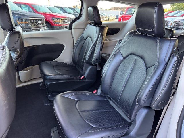 2024 Chrysler Pacifica Hybrid Select | 2nd Row Buckets | 3rd Row Stow and Go