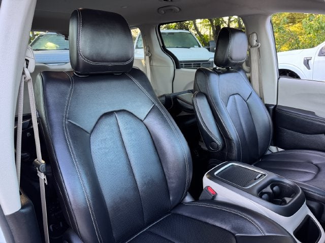 2024 Chrysler Pacifica Hybrid Select | 2nd Row Buckets | 3rd Row Stow and Go