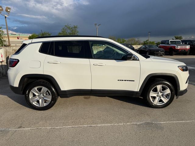 2022 Jeep Compass Latitude | Pano Sunroof | 4X4 | Convenience Pkg |