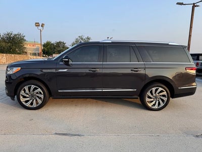 2022 Lincoln Navigator L Reserve | 2nd Row Captains | Luxury Pkg