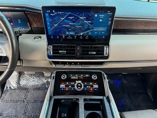 2022 Lincoln Navigator L Reserve | 2nd Row Captains | Luxury Pkg