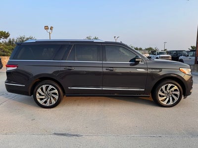 2022 Lincoln Navigator L Reserve | 2nd Row Captains | Luxury Pkg