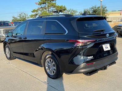 2025 Toyota Sienna LE 8 Passenger