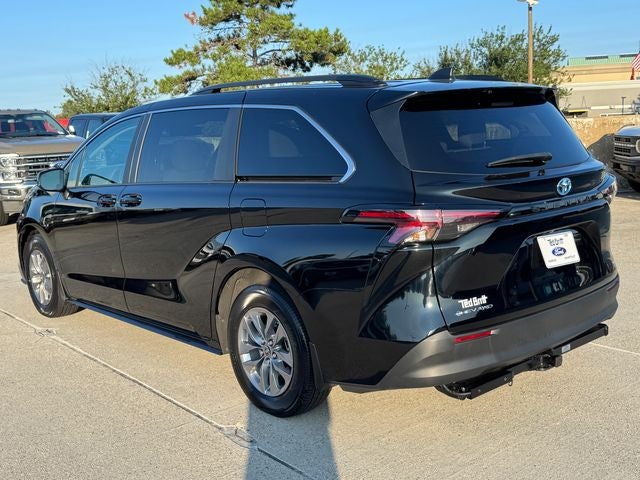 2025 Toyota Sienna LE 8 Passenger