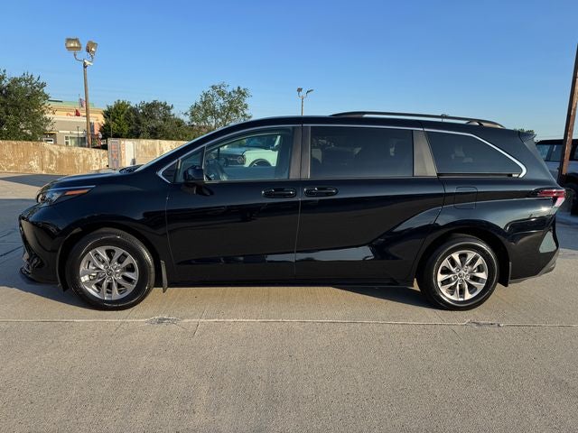 2025 Toyota Sienna LE 8 Passenger