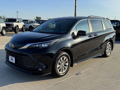 2025 Toyota Sienna LE 8 Passenger