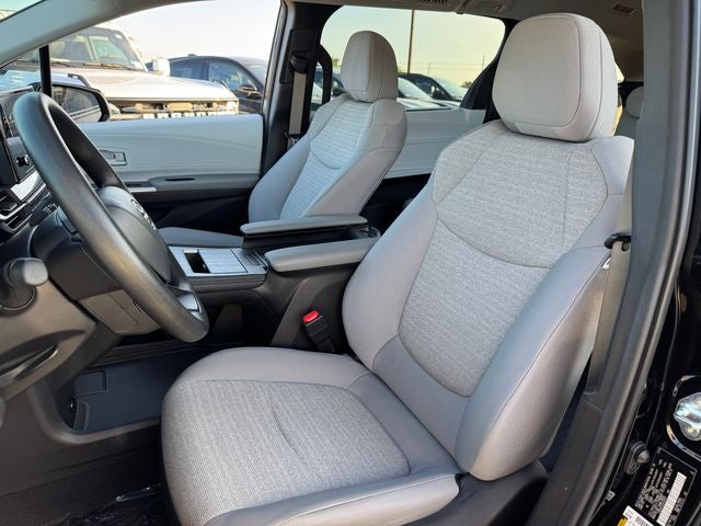 2025 Toyota Sienna LE 8 Passenger