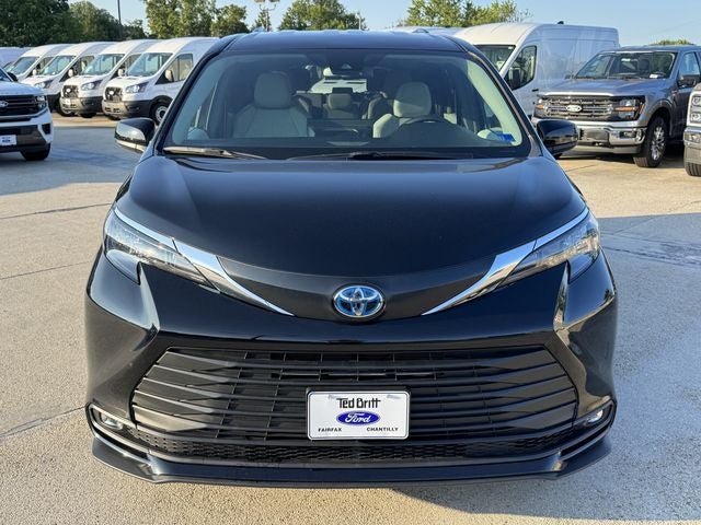 2025 Toyota Sienna LE 8 Passenger