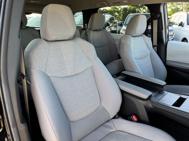 2025 Toyota Sienna LE 8 Passenger