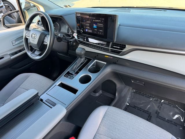 2025 Toyota Sienna LE 8 Passenger