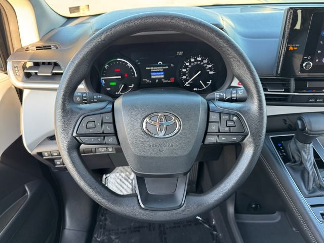 2025 Toyota Sienna LE 8 Passenger