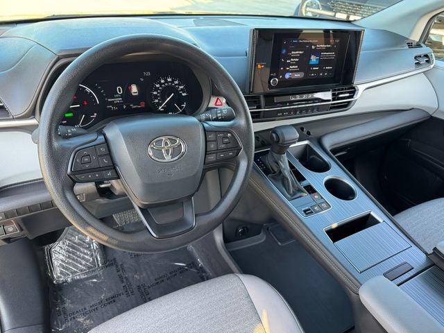 2025 Toyota Sienna LE 8 Passenger