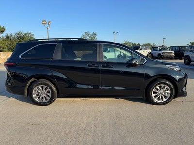 2025 Toyota Sienna LE 8 Passenger