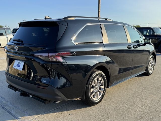 2025 Toyota Sienna LE 8 Passenger