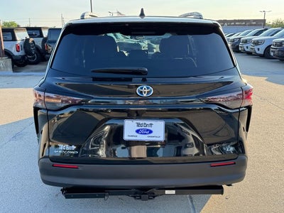 2025 Toyota Sienna LE 8 Passenger