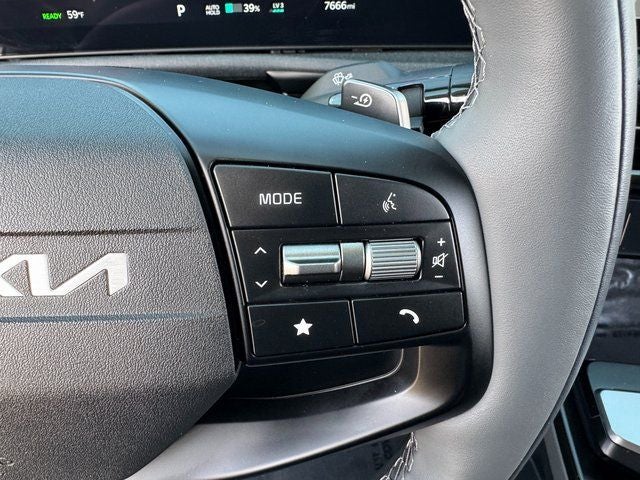 2025 Kia EV6 Light | Wireless CarPlay | Heated Seats | Navigation | A