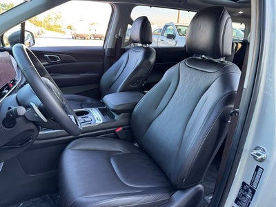 2025 Kia Carnival Hybrid SX | Pano Moonroof | Dark Edition Pkg |