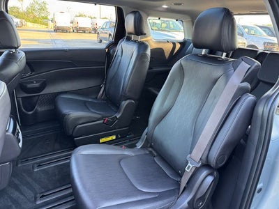 2025 Kia Carnival Hybrid SX | Pano Moonroof | Dark Edition Pkg |