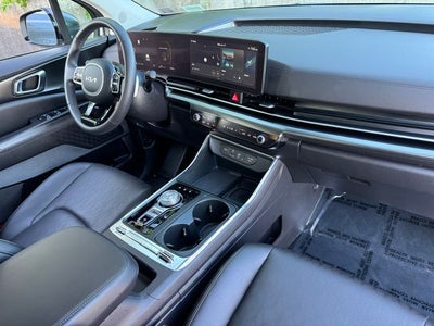 2025 Kia Carnival Hybrid SX | Pano Moonroof | Dark Edition Pkg |