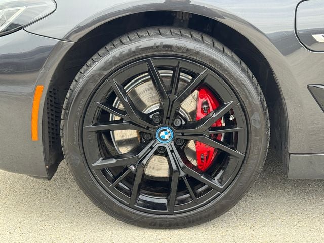 2023 BMW 5 Series 530e iPerformance | Moonroof | Navigation | M Sport Pkg.