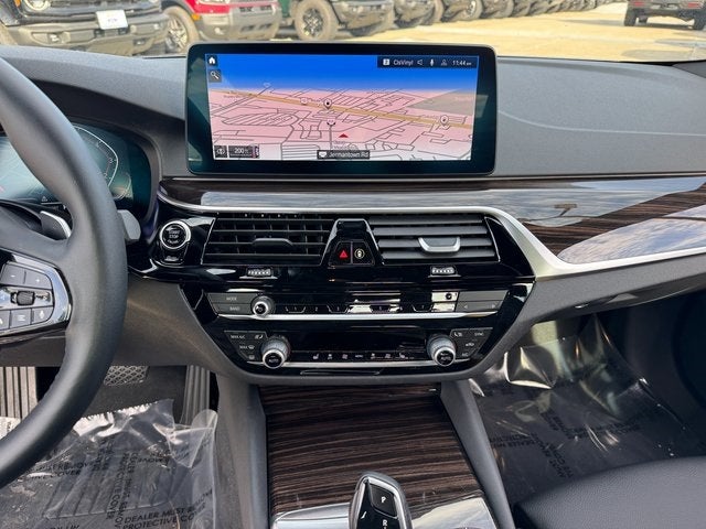 2023 BMW 5 Series 530i xDrive | Premium Pkg. | Moonroof | CarPlay